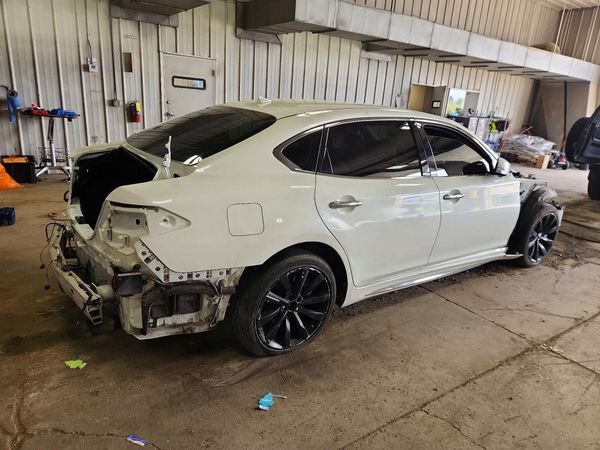 2016 INFINITI Q70 — PSRA