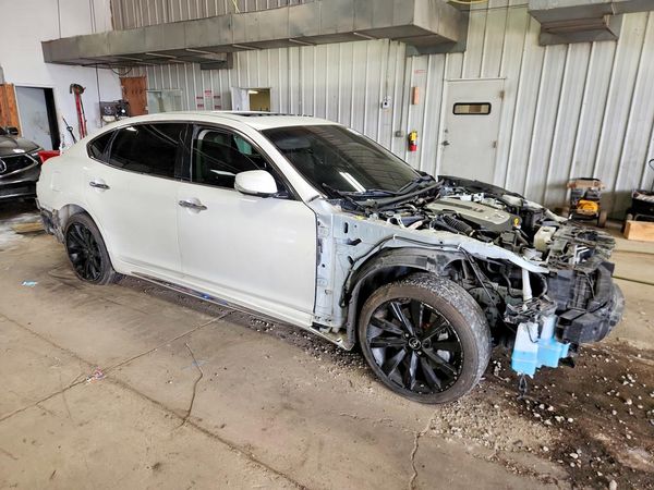 2016 INFINITI Q70 — Passenger 3/4
