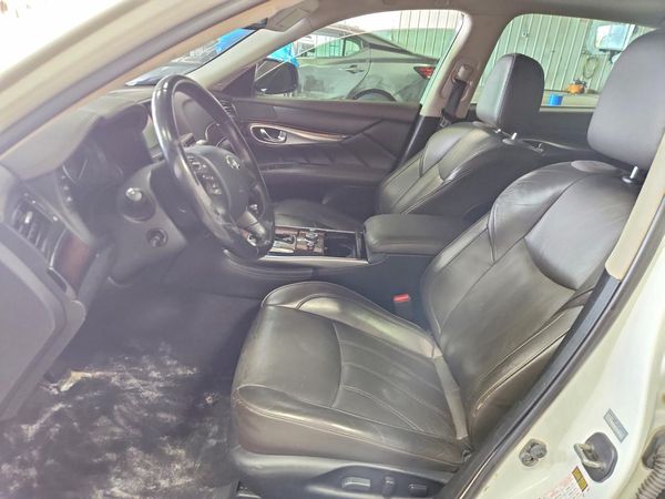 2016 INFINITI Q70 — DENT