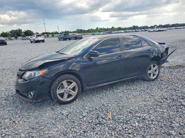 2014 TOYOTA CAMRY