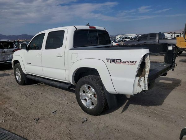 2015 TOYOTA TACOMA Delux Grade