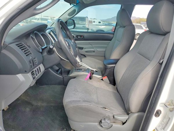 2015 TOYOTA TACOMA Delux Grade