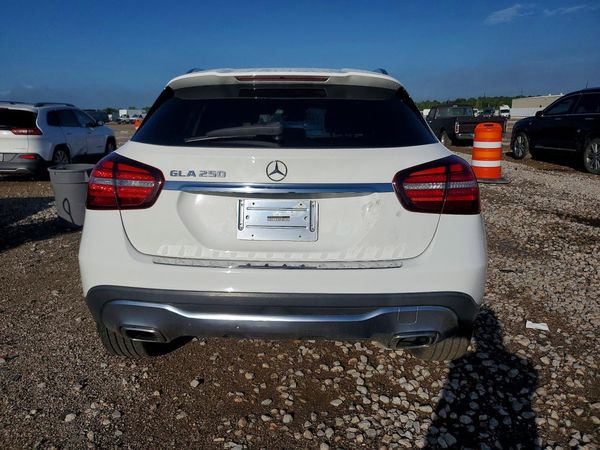 2020 MERCEDES-BENZ GLA