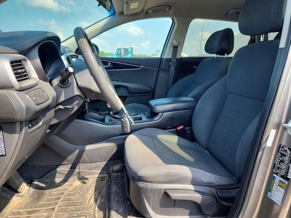 2017 KIA SORENTO L, LX