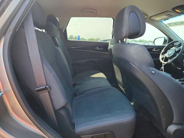 2017 KIA SORENTO L, LX