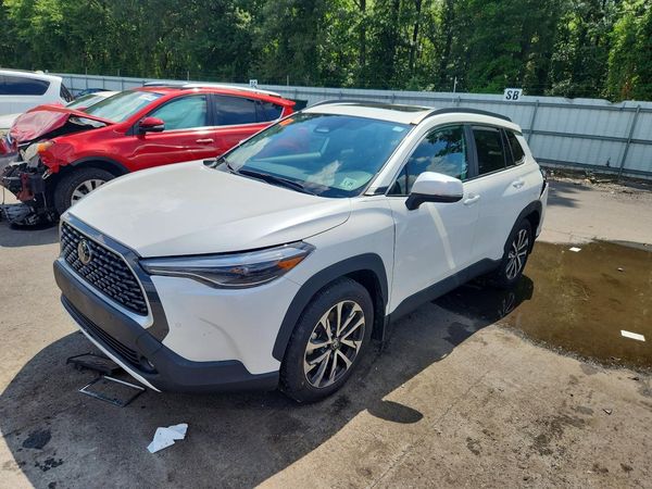 2024 TOYOTA COROLLA CROSS XLE