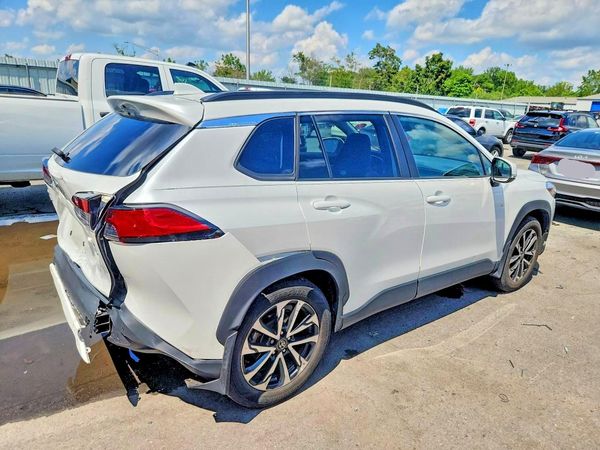 2024 TOYOTA COROLLA CROSS XLE