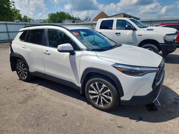 2024 TOYOTA COROLLA CROSS XLE