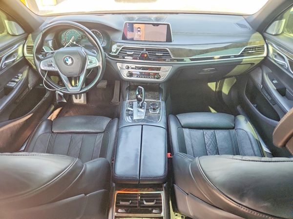 2016 BMW 750 xDrive