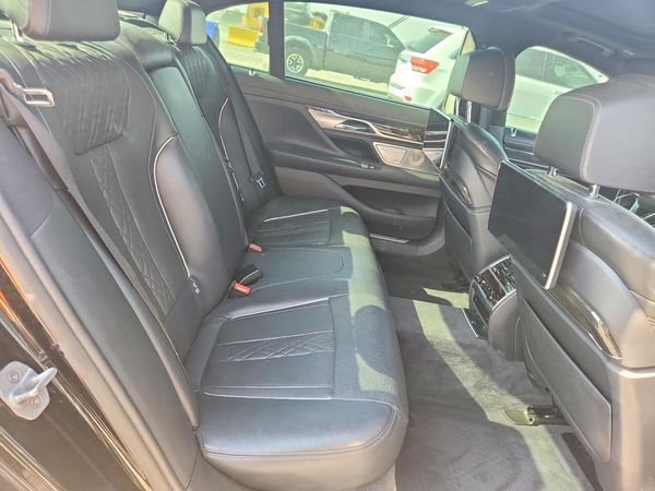 2016 BMW 750 xDrive