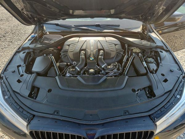 2016 BMW 750 xDrive
