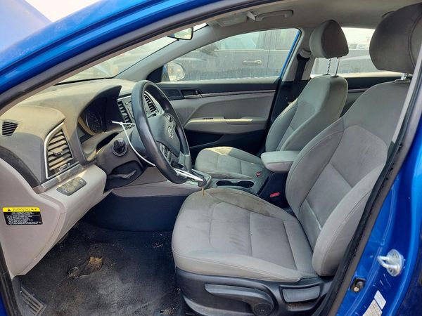 2017 HYUNDAI ELANTRA SE Base — DENT