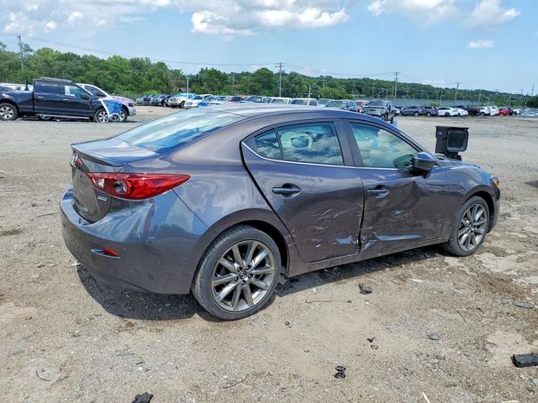 2018 MAZDA 3