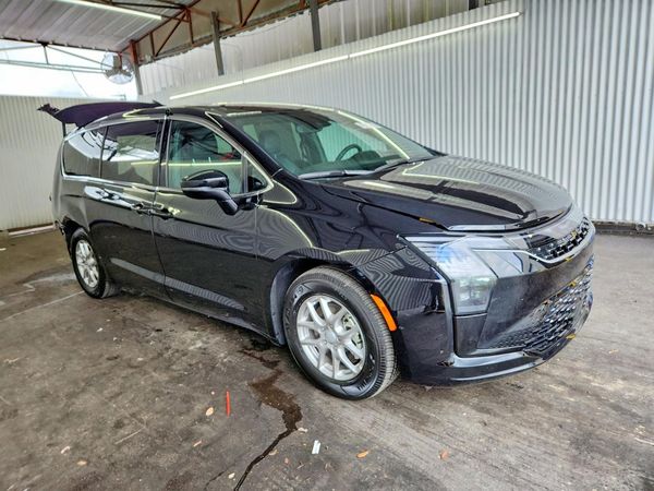 2027 CHRYSLER PACIFICA Select — Passenger 3/4
