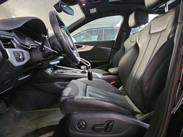2019 AUDI A4 quattro Premium