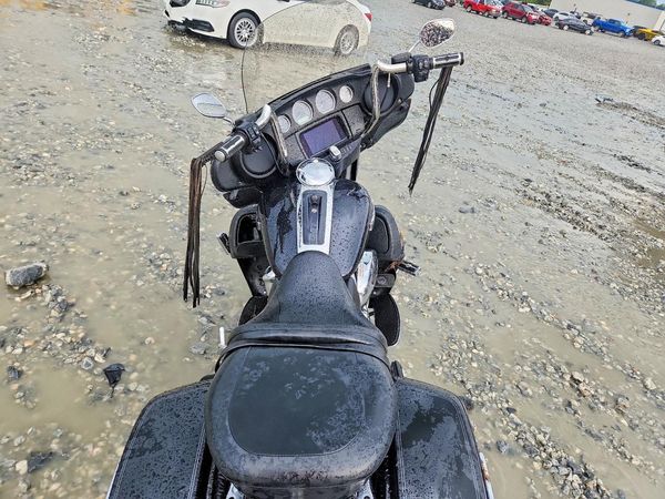 2019 HARLEY-DAVIDSON FLHTCU