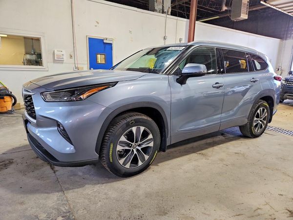 2022 TOYOTA HIGHLANDER