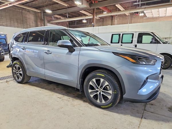 2022 TOYOTA HIGHLANDER