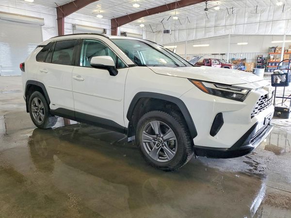 2022 TOYOTA RAV4 XLE