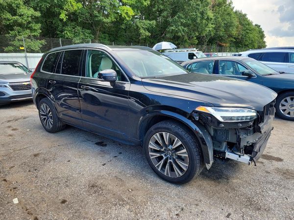 2021 VOLVO XC90 Momentum