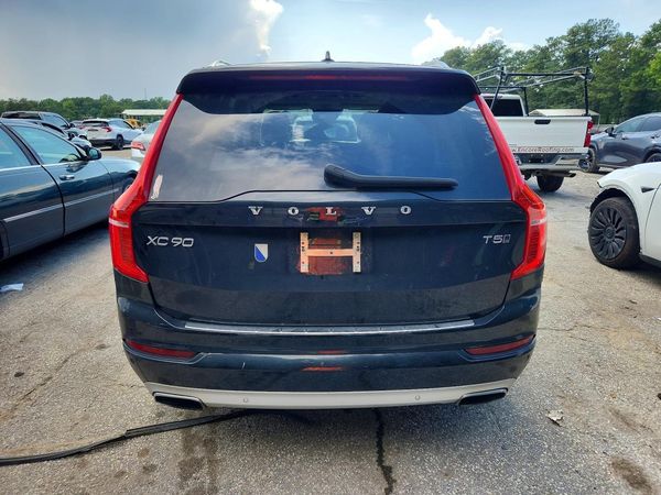 2021 VOLVO XC90 Momentum