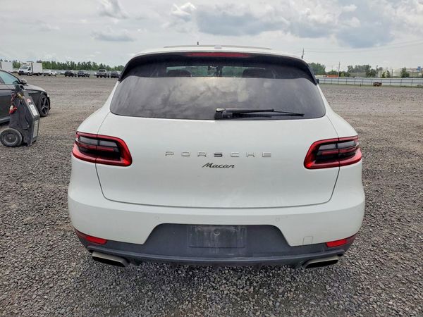 2018 PORSCHE MACAN