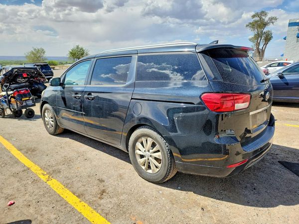 2016 KIA SEDONA LX - Middle-low