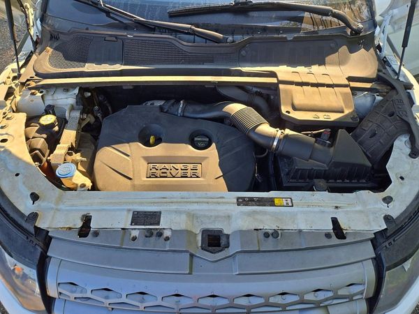 2013 LAND ROVER RANGEROVER Pure Premium — Engine bay