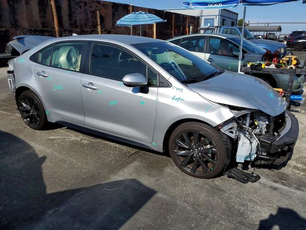 2025 TOYOTA COROLLA LE, XLE, SE — Passenger 3/4