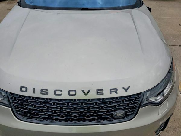 2017 LAND ROVER DISCOVERY HSE — Engine bay
