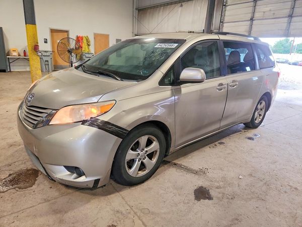 2015 TOYOTA SIENNA