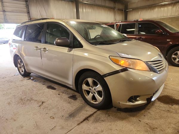 2015 TOYOTA SIENNA