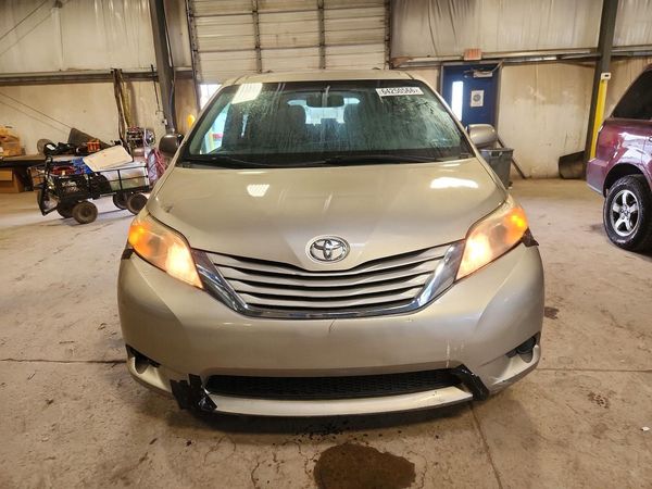 2015 TOYOTA SIENNA