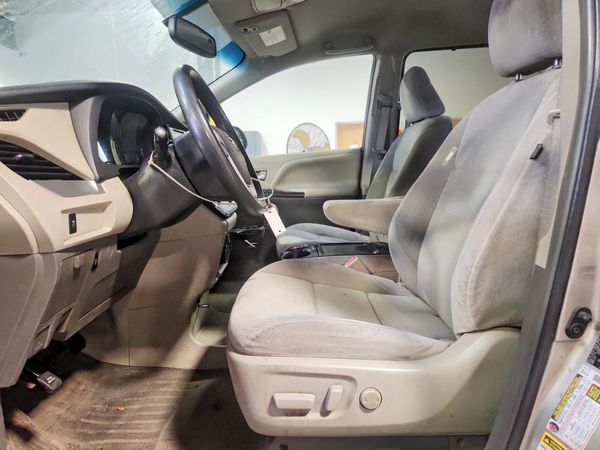2015 TOYOTA SIENNA