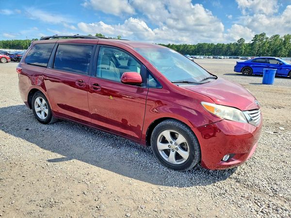 2017 TOYOTA SIENNA LE Mobility/LE