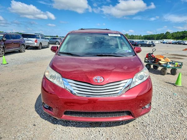 2017 TOYOTA SIENNA LE Mobility/LE