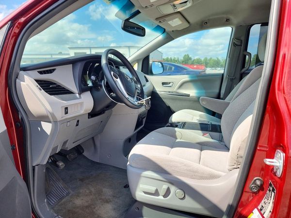 2017 TOYOTA SIENNA LE Mobility/LE