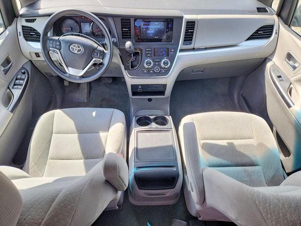 2017 TOYOTA SIENNA LE Mobility/LE