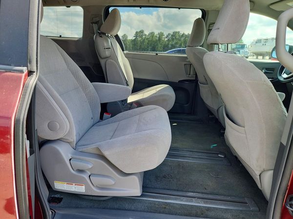 2017 TOYOTA SIENNA LE Mobility/LE