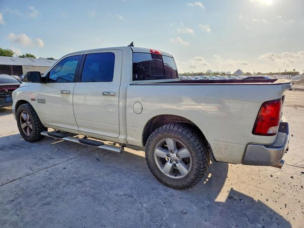 2016 RAM 1500 SLT