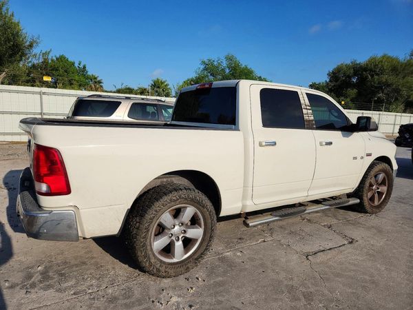 2016 RAM 1500 SLT