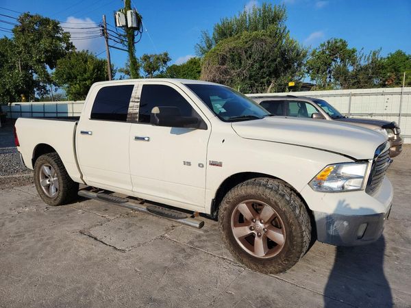 2016 RAM 1500 SLT