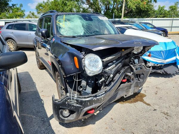 2018 JEEP RENEGADE Trailhawk — Passenger 3/4