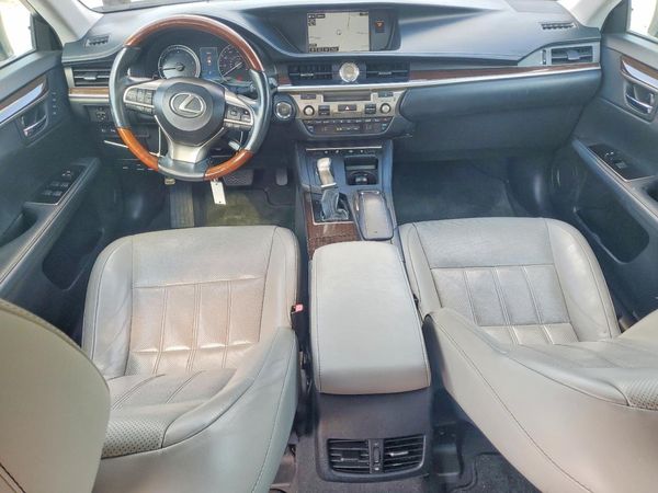 2016 LEXUS ES