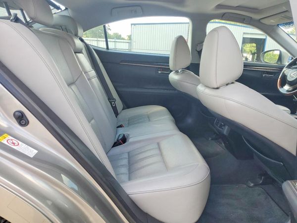 2016 LEXUS ES