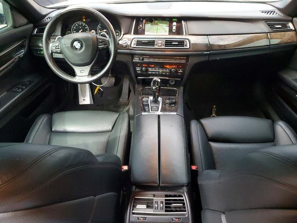 2015 BMW 750 750i/Alpina B7
