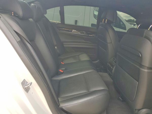 2015 BMW 750 750i/Alpina B7