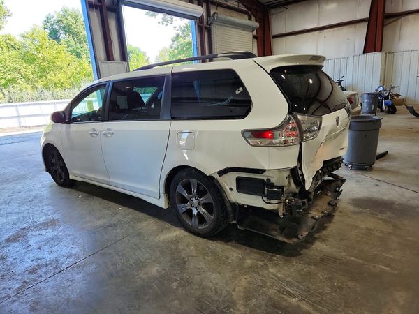 2015 TOYOTA SIENNA