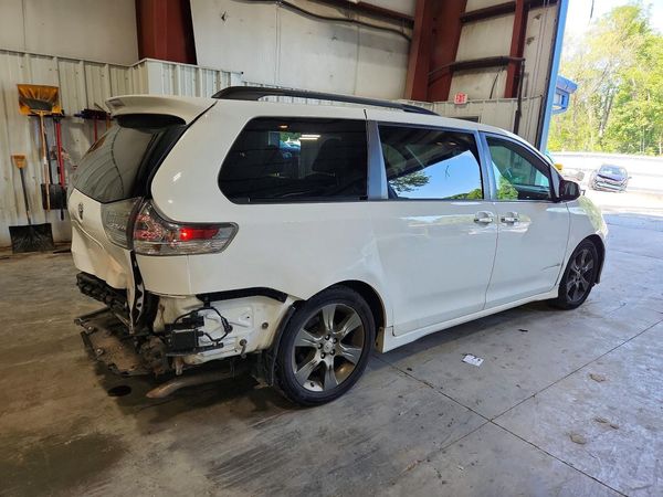 2015 TOYOTA SIENNA
