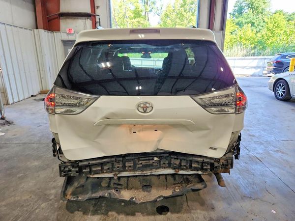 2015 TOYOTA SIENNA
